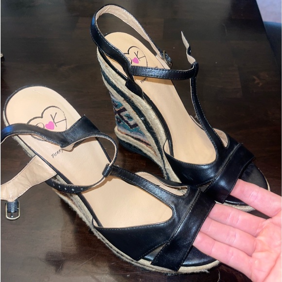 Size 8 wedge style heels. - Picture 1 of 3